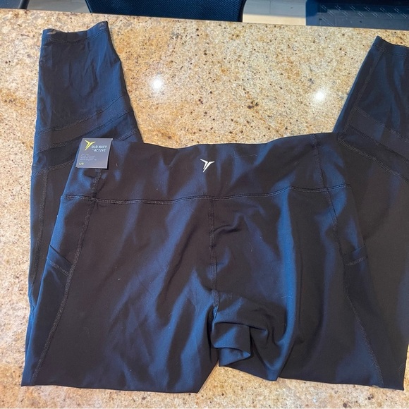 Old navy mesh athletic crops - Picture 3 of 7